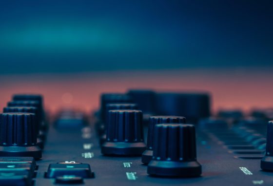 抖音解析下载工具主界面，输入框已自动填入分享链接，下方显示开始解析按钮